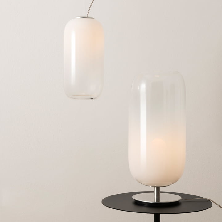 Suspension et lampe de table Gople dans un ensemble