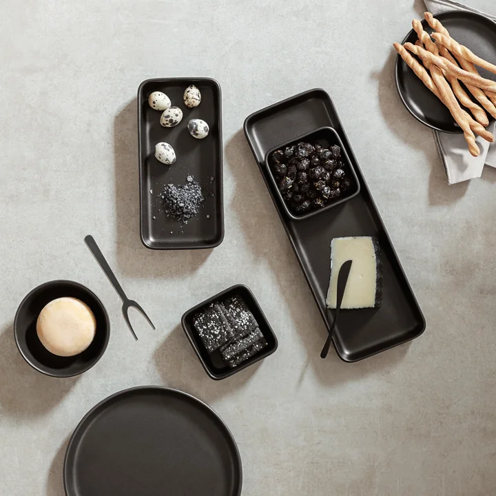 La Kitchen Nordic servant des plats d' Eva Solo en combinaison