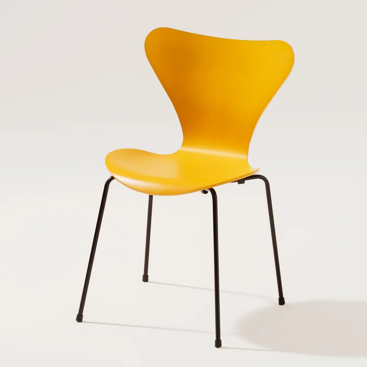 Série 7 chaise de Fritz Hansen en frêne teinté true yellow / piètement noir