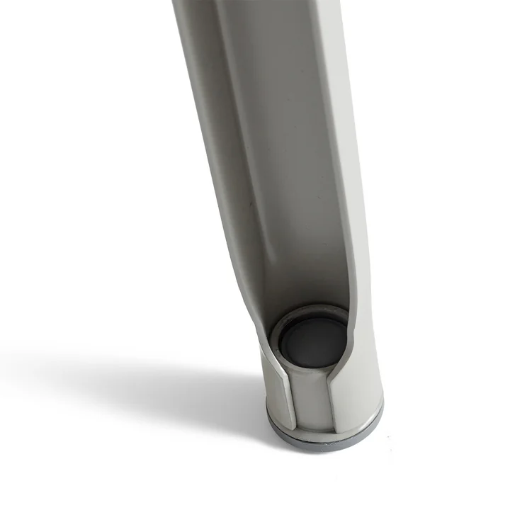 The Revolt Chair, beige / gris granit par HAY