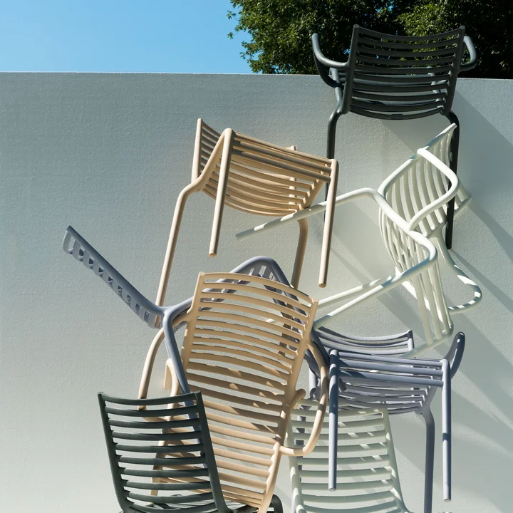 La chaise à accoudoirs PIP-e en ensemble