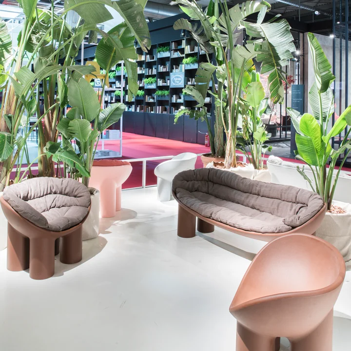 Driade - Roly Poly, Canapé et fauteuil dans la jungle urbaine
