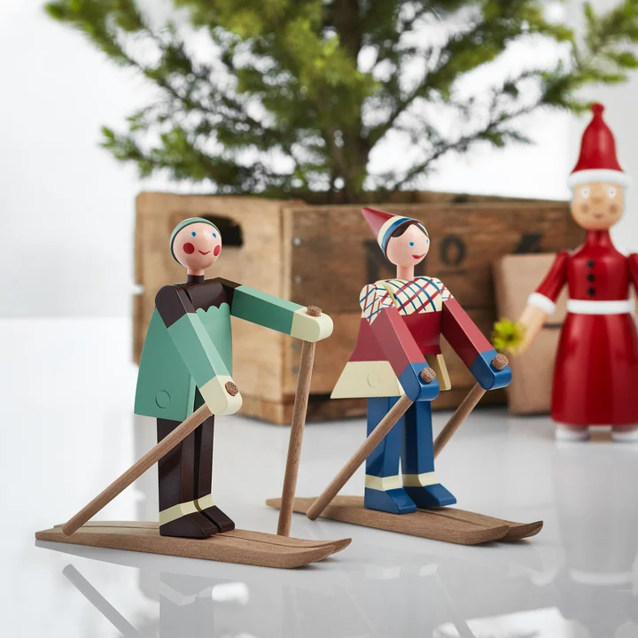 Les skieurs Boje et Datti sur la route en hiver