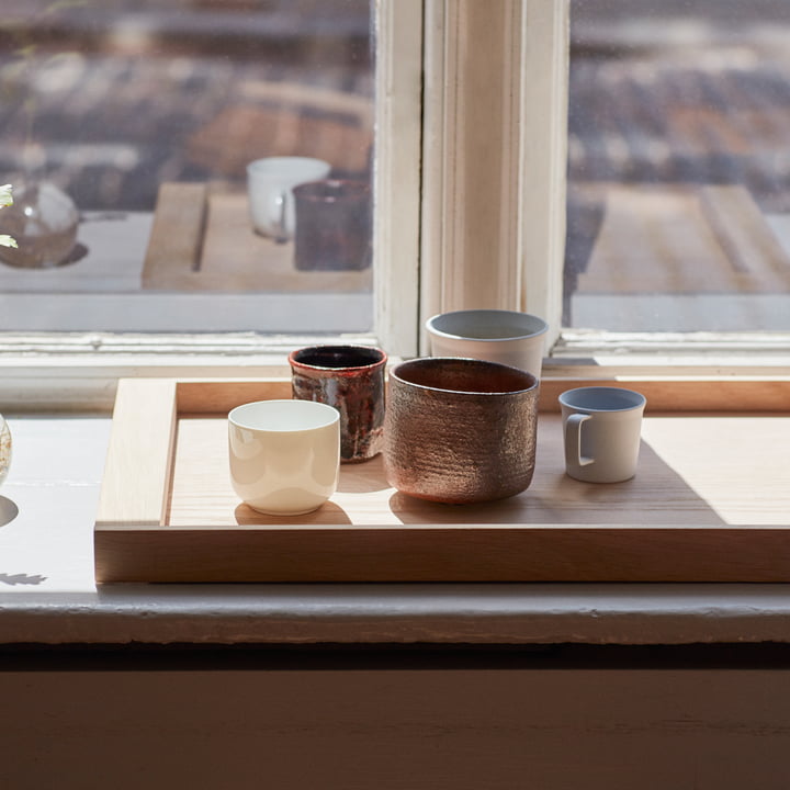 Le No. 10 Tray de Skagerak comme support pour les tasses et les gobelets