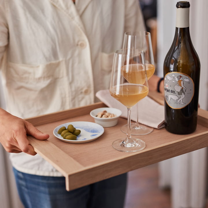 Le No. 10 Tray de Skagerak pour transporter le vin, les verres à vin et les amuse-gueule