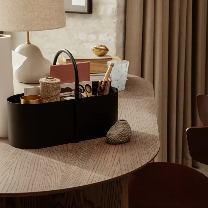 Le Grib Toolbox de ferm Vivre avec des fournitures de bureau sur une table en bois