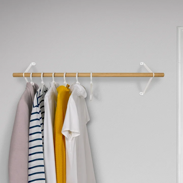 La garde-robe murale Lilli de vonbox met en scène les vêtements