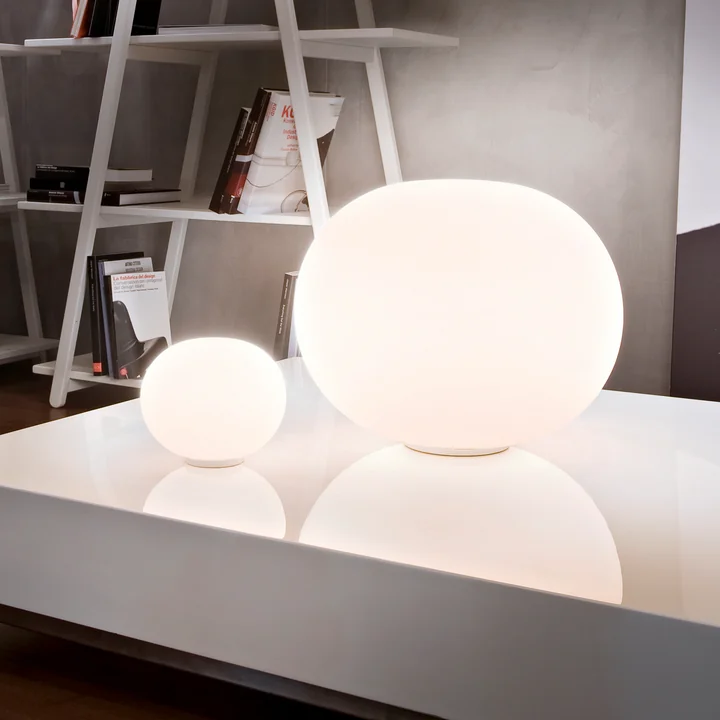 Le Glo Ball Basic de Flos en blanc dans ses différentes tailles
