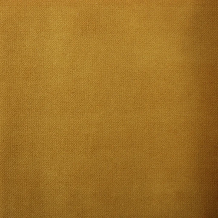 Le tissu en velours du canapé Retro en ocre