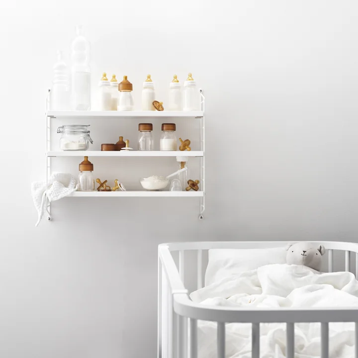 Étagère discrète pour la chambre d'enfant