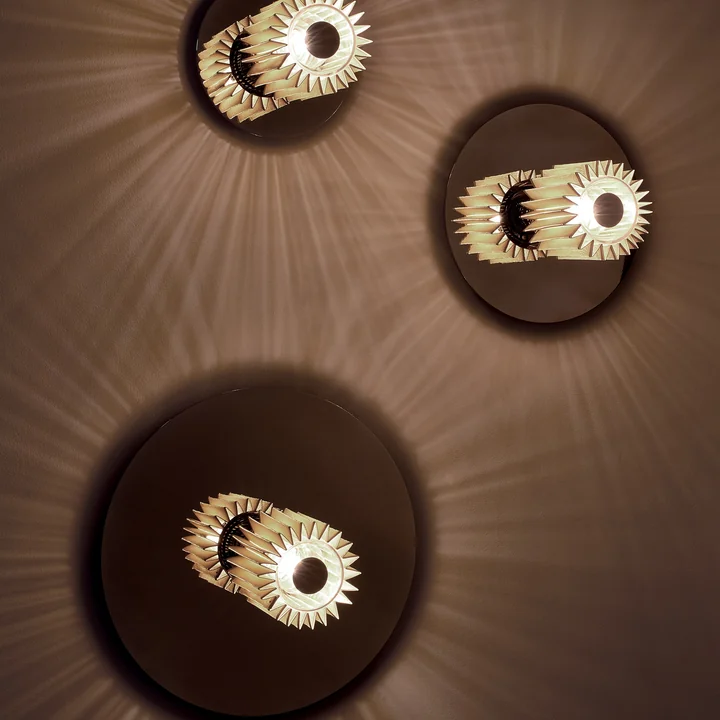La lampe murale In the Sun de DCW projette des ombres uniques
