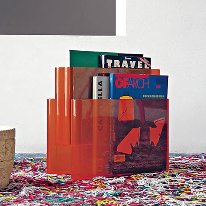 Porte-revues avec quatre poches de Kartell en orange / rouge