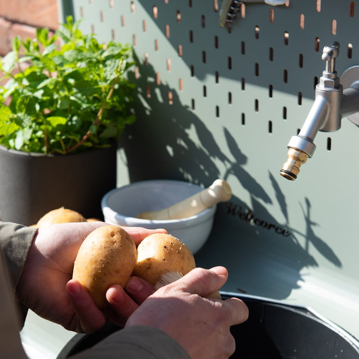 Le plateau Waterworks pour le robinet de Weltevree pour laver les pommes de terre