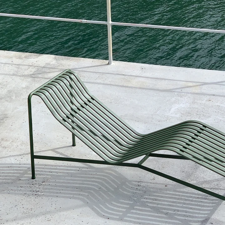 Chaise longue intemporelle pour l'extérieur