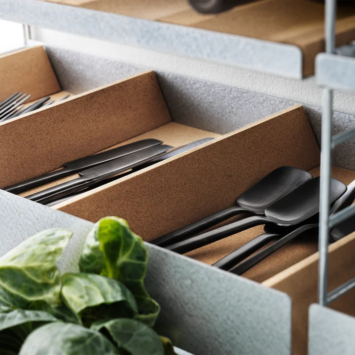 Tri des couverts pour l'étagère de poche