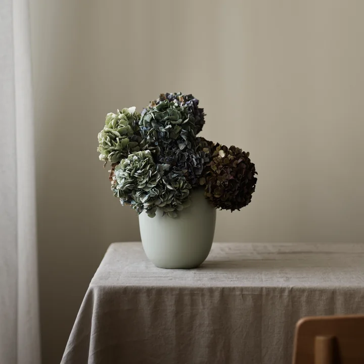 Le vase Ora de Stelton avec un beau bouquet de fleurs