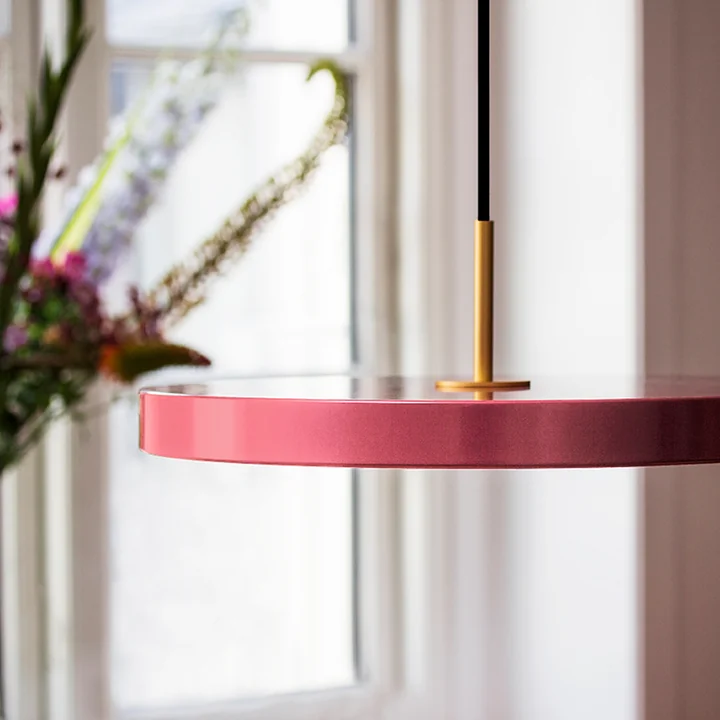 Le luminaire suspendu extrêmement fin Asteria de Umage