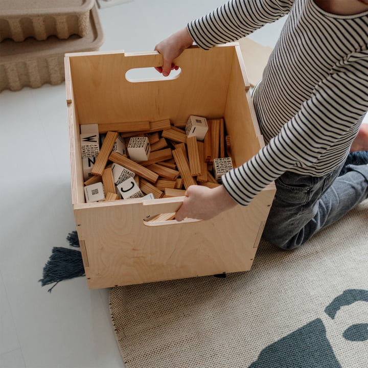 Les boîtes de rangement Cube de Nofred dans la chambre d'enfant