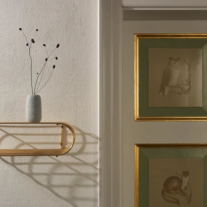 L'étagère murale Curva de AYTM comme décoration murale