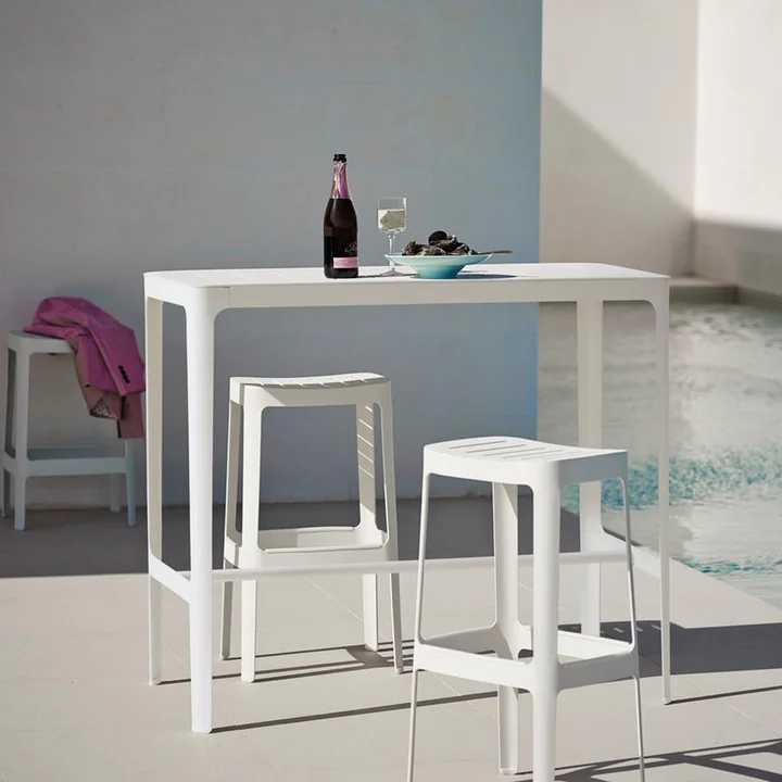Le mobilier de bar Cut de Hee Welling et Gudmundur Ludvik pour Cane-line