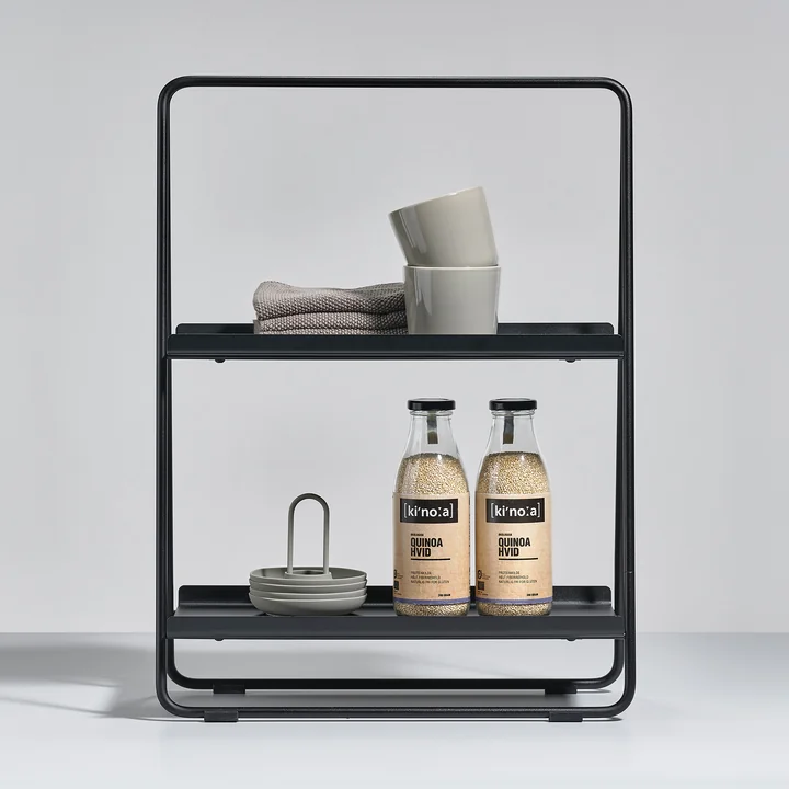 La A-Table de Zone Denmark avec des tasses et des foulards