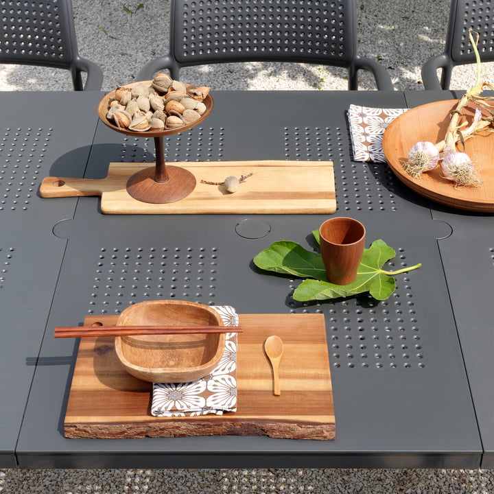 La table à rallonge Levante de Nardi rappelle les meubles de jardin en fer.