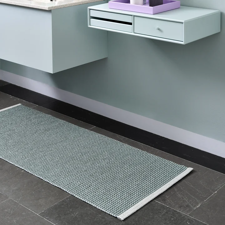 Le tapis Mono de Pappelina dans le couloir