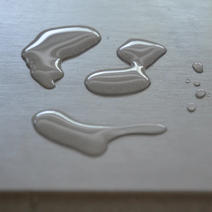 Block La table d'appoint en béton de Jan Kurtz est imperméable à l'eau