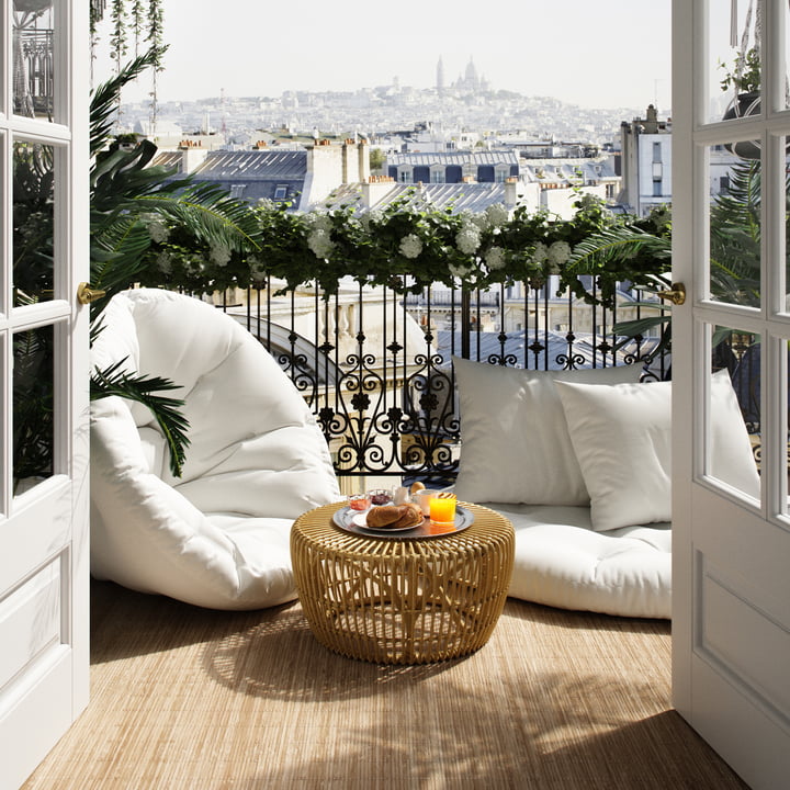 Le fauteuil futon Nido OUT de Karup Design sur le balcon