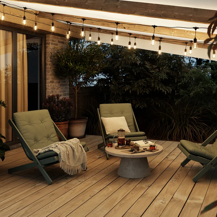La chaise pliante Boogie de Karup Design sur la terrasse
