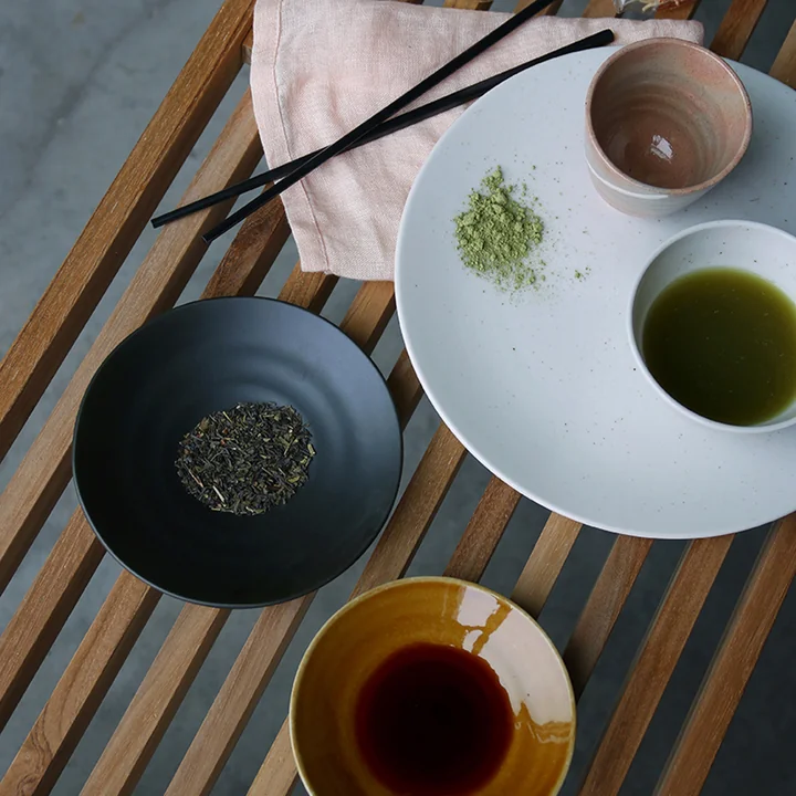 Les assiettes profondes Kyoto de HKliving avec sauces et dips