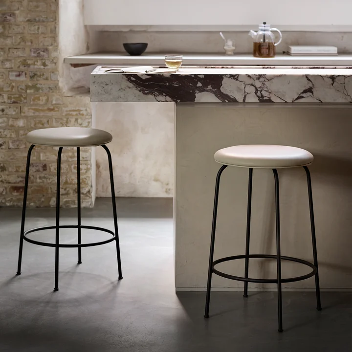 Le tabouret de bar Afteroom de Audo est un poids plume