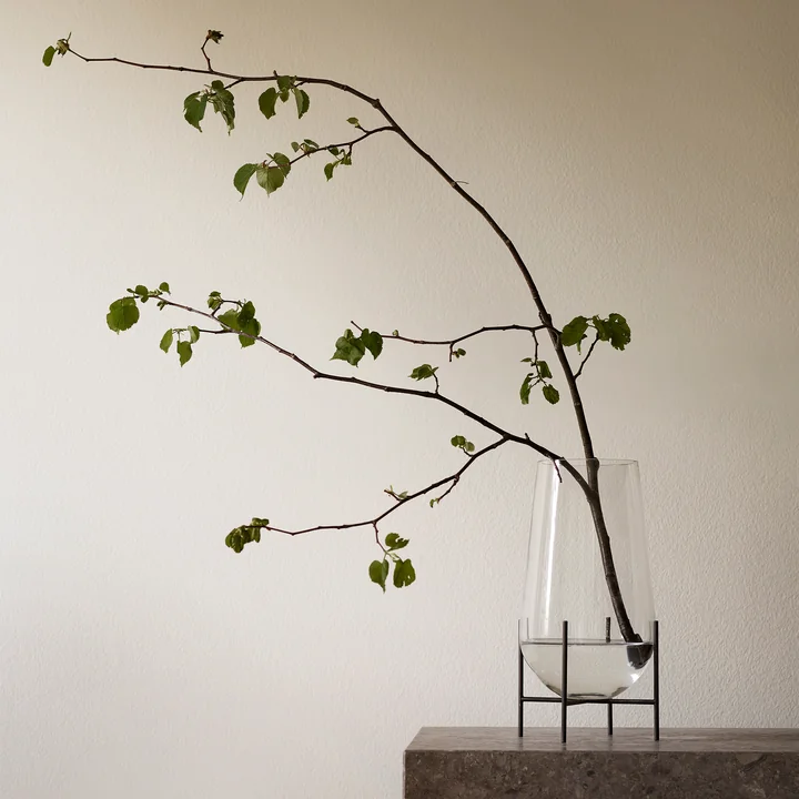 Le vase clair Echasse de Audo avec de grandes branches