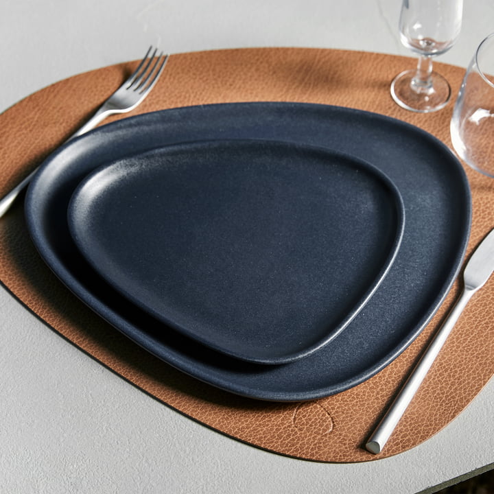 Curve Stoneware Plaques de LindDNA sur navy blue