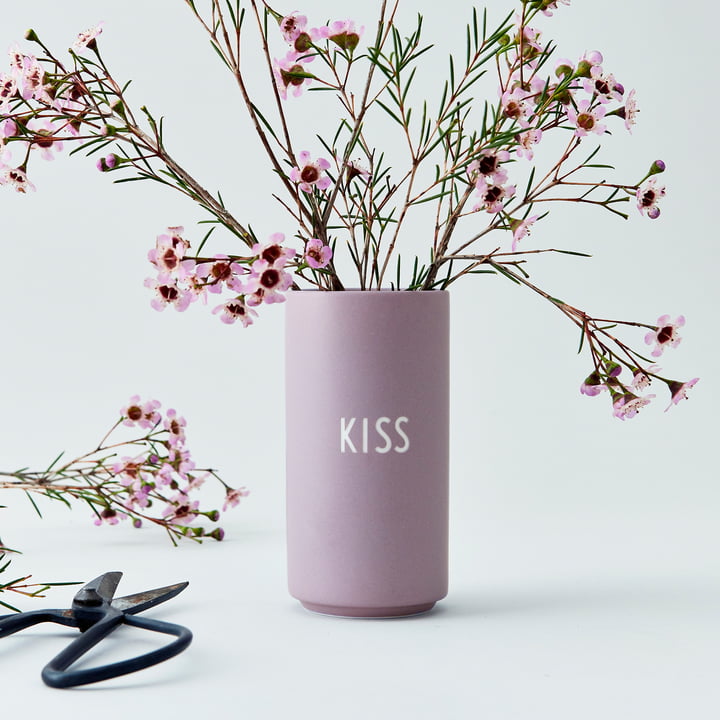 AJ Favourite Vase en porcelaine Design Letters , Kiss / lavande