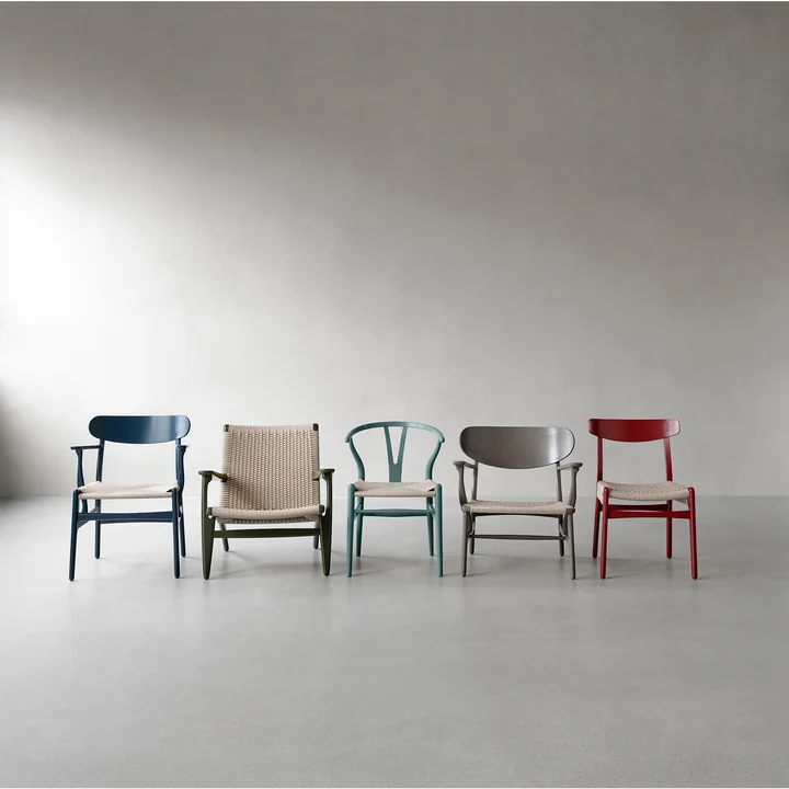 Les chaises CH22, CH23, CH24, CH25, CH26 de Carl Hansen dans de nouvelles couleurs par Ilse Crawford