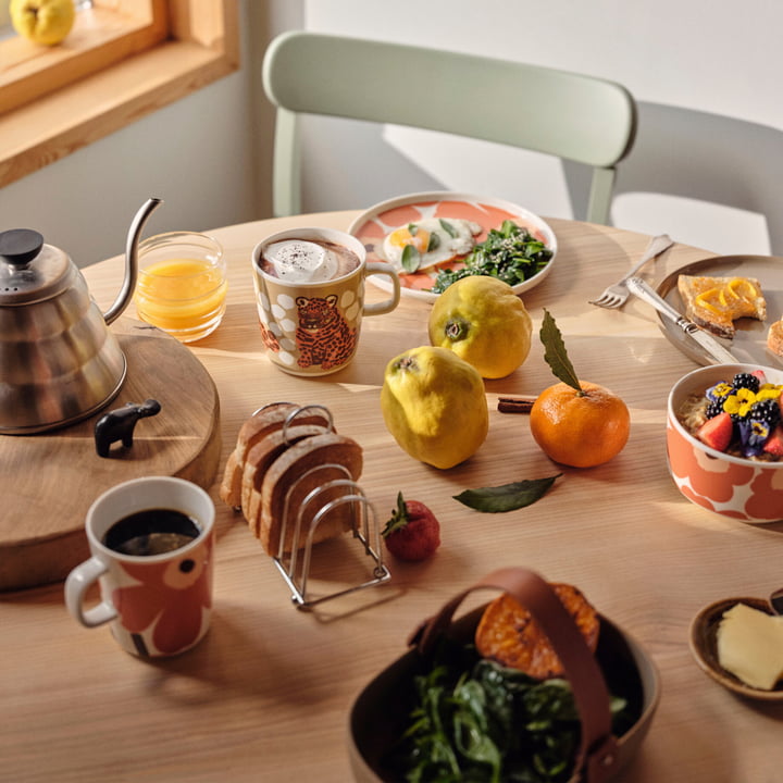 Des designs expressifs de Marimekko sur des bols et des assiettes