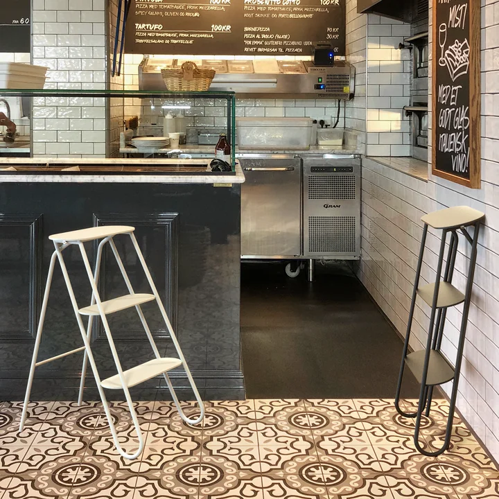 Le tabouret marcheur Bukto de Frost en différentes couleurs et hauteurs