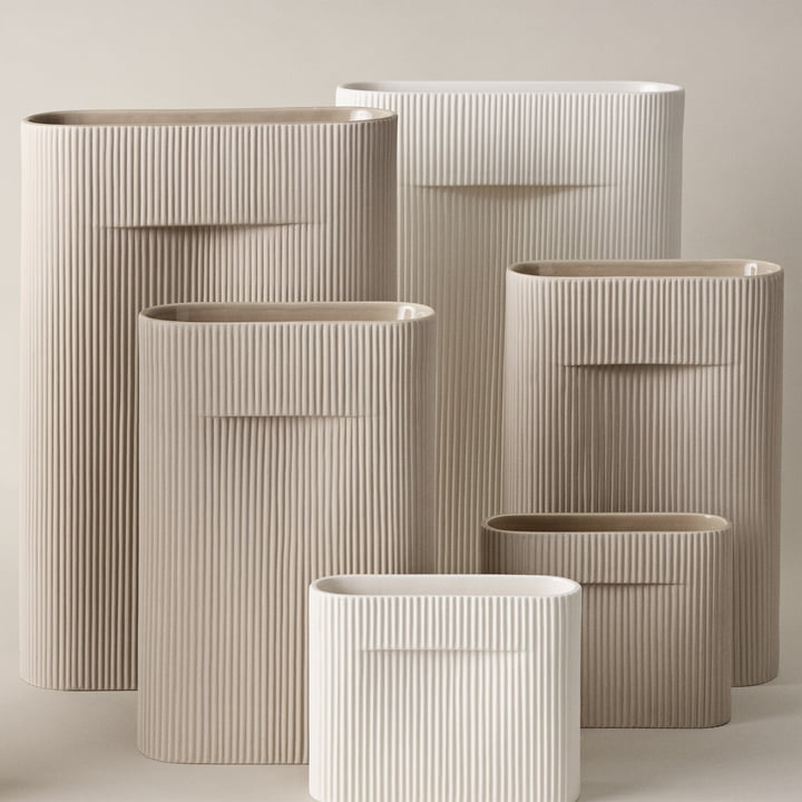 Ridge Vases de Muuto en blanc cassé et beige