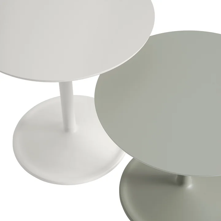 Soft Table d'appoint de Muuto in off-white et dusty green