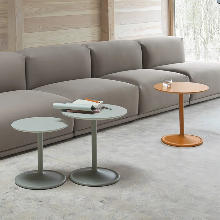 Soft Table d'appoint de Muuto en dusty green et orange