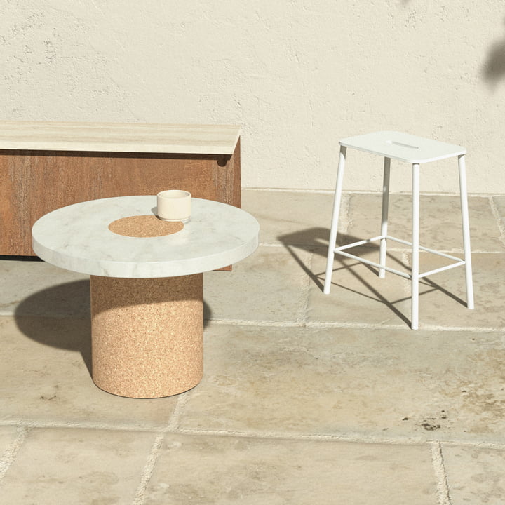 Adam Tabouret Mono, H 50 cm en acier thermolaqué blanc et table d'appoint Sintra de Frama