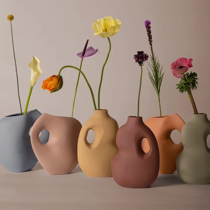 Design floral intemporel avec le vase Aura