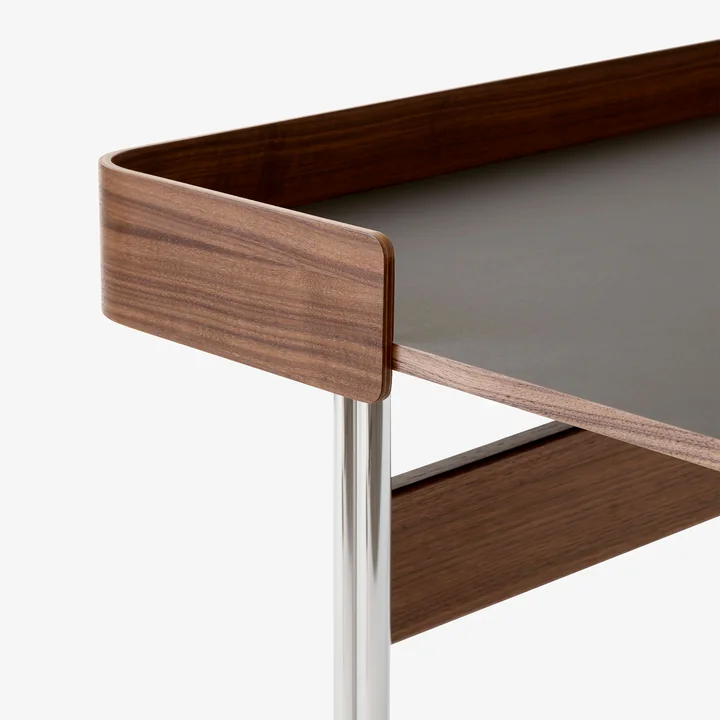 Bureau avec bordure en bois