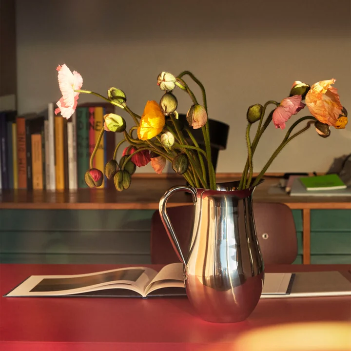 Le pichet Indian en acier inoxydable de HAY