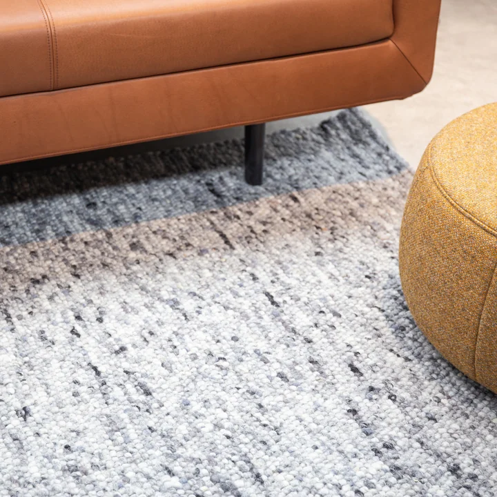 Tapis en boule de feutre Pebble de Collection en gris chiné