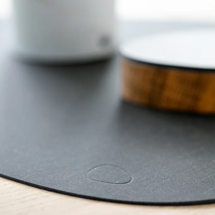 La table mise Curve S dans Core anthracite