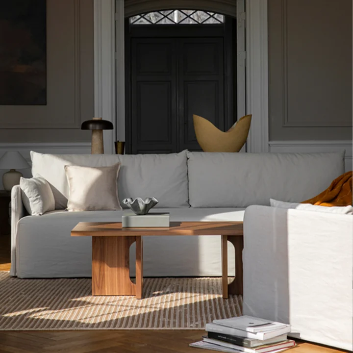 Deux places modernes dans le salon