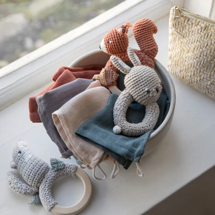 Hochet au crochet de Sebra en différentes variantes