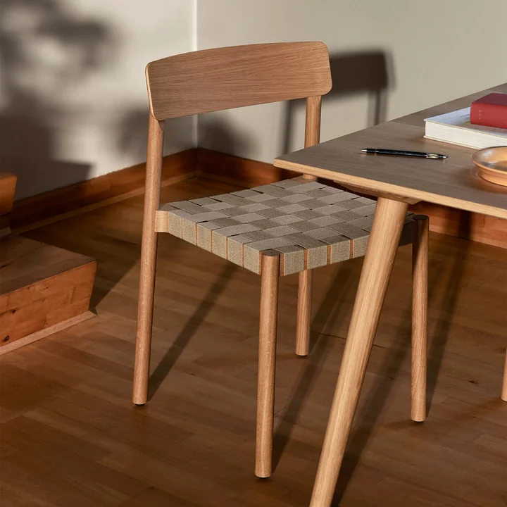 Chaise intemporelle avec assise tissée